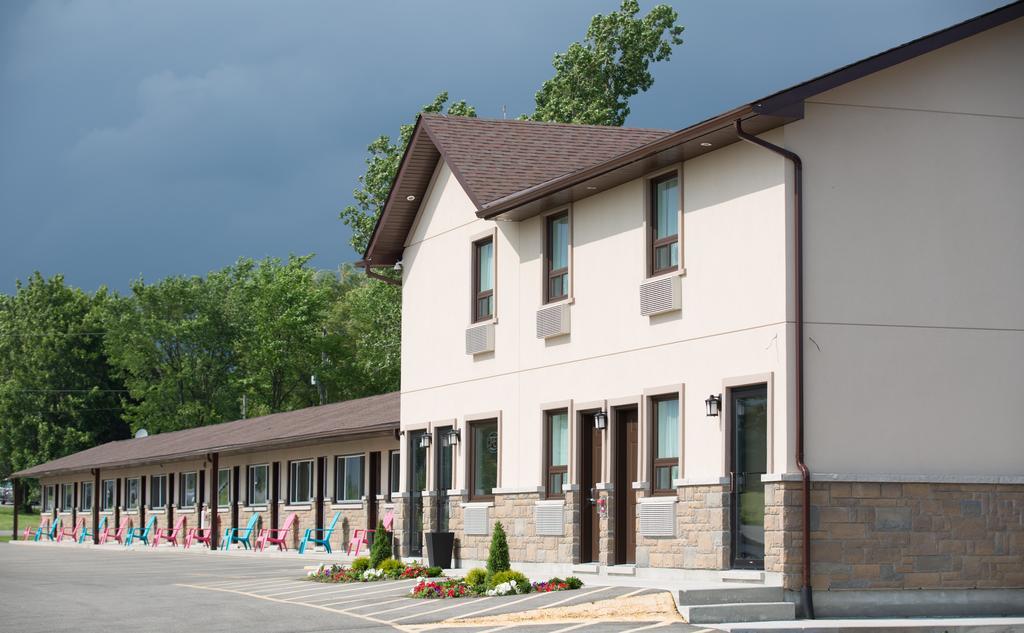Masterson'S Motel Greater Napanee Exterior foto