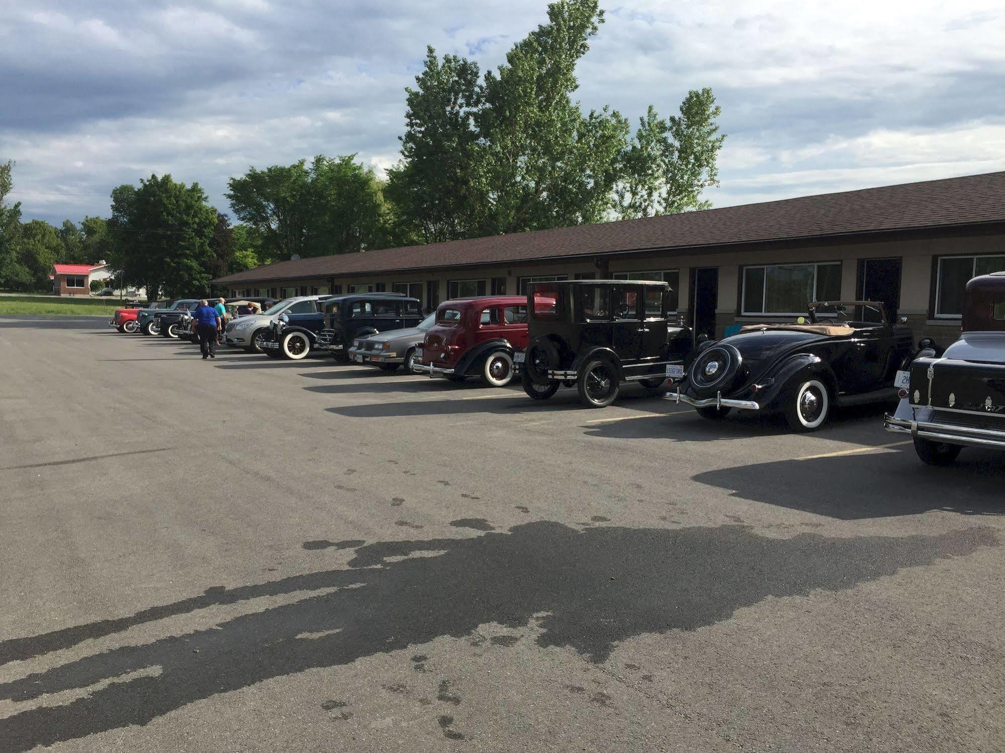 Masterson'S Motel Greater Napanee Exterior foto