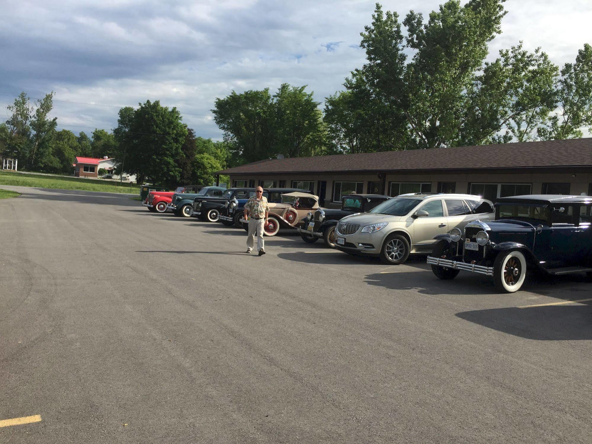 Masterson'S Motel Greater Napanee Exterior foto